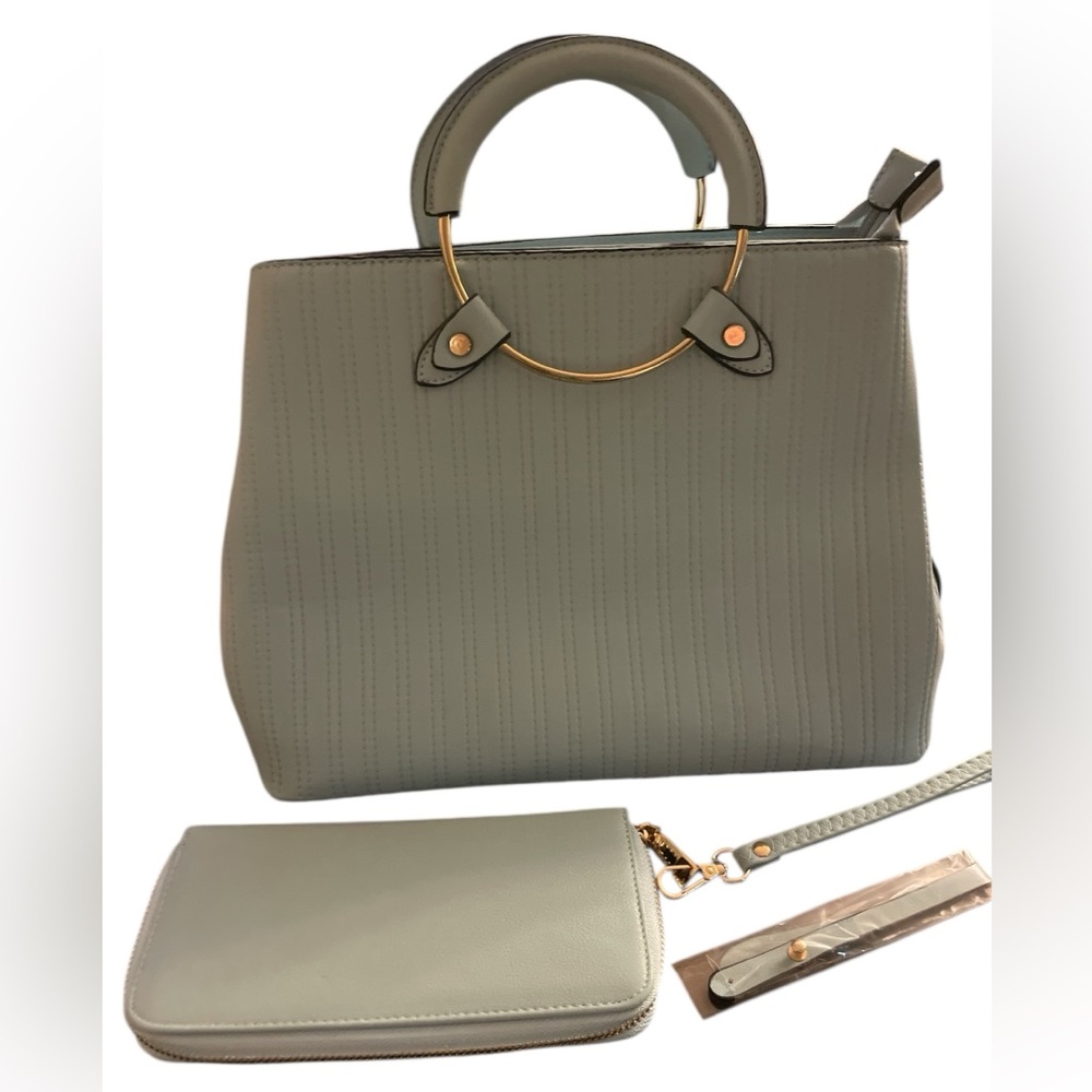 🩵Elegant light blue Handbag Set.